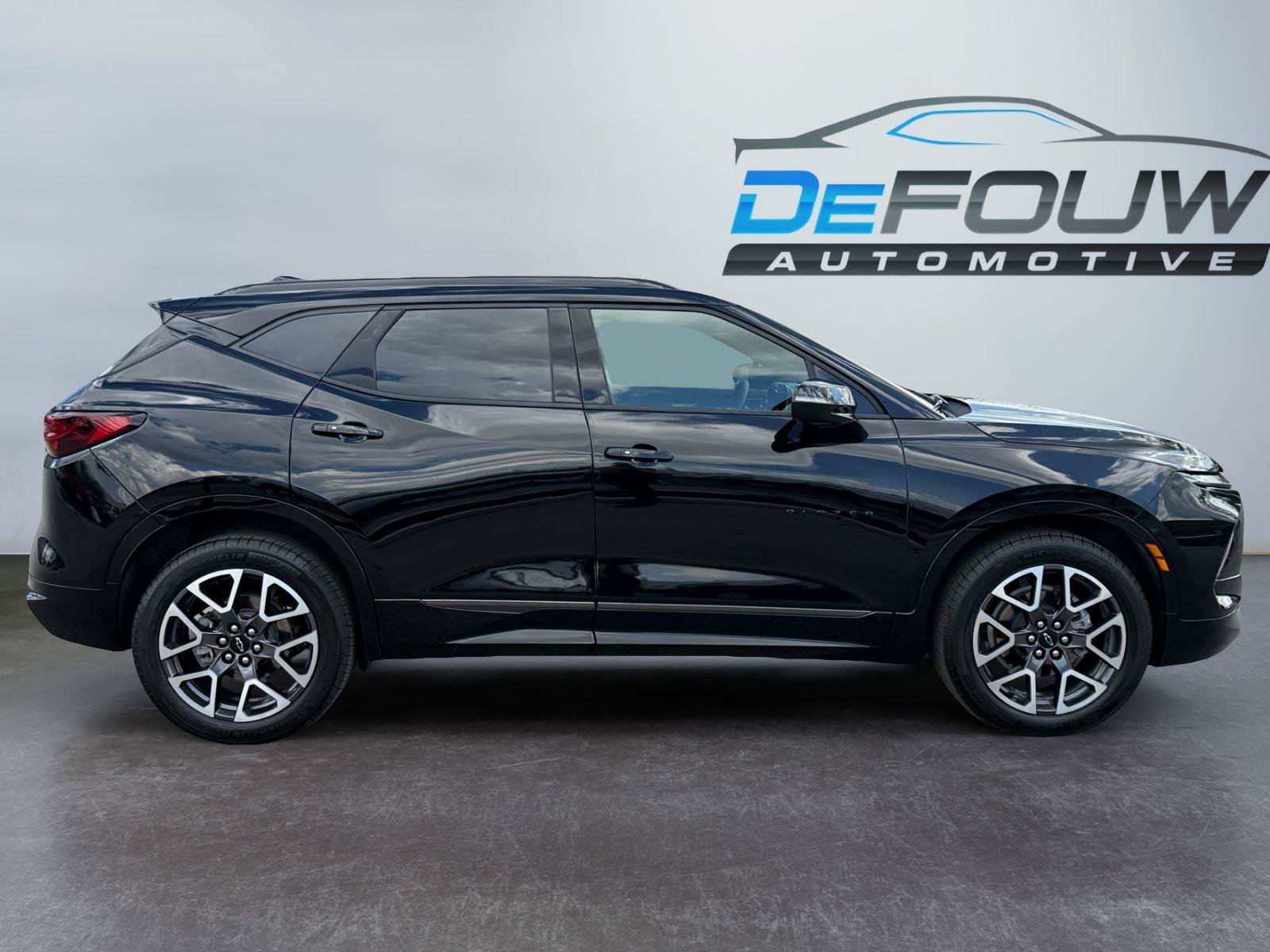 Used 2025 Chevrolet Blazer RS w/ LPO, Floor Liner Package AWD/4WD image 2