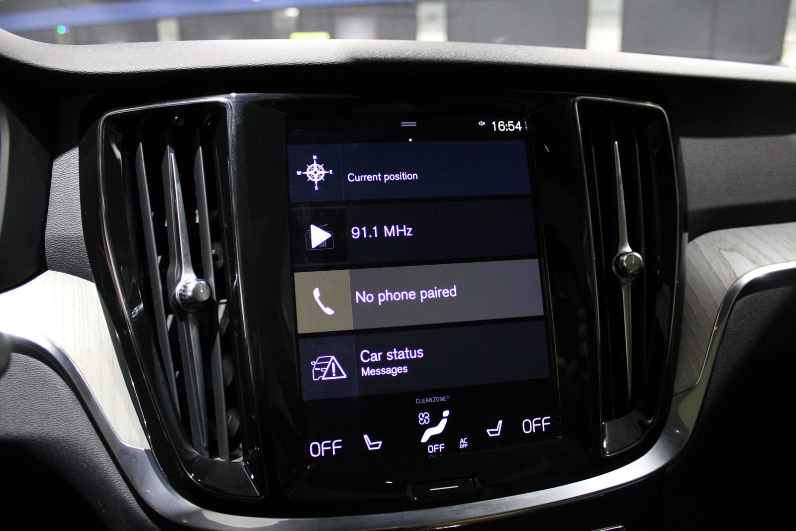 Used 2021 Volvo V60 T5 Cross Country w/ Climate Package image 29