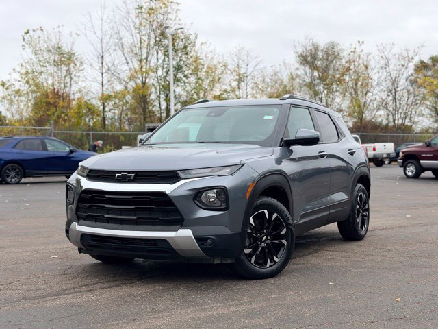 Used 2021 Chevrolet TrailBlazer LT w/ Convenience Package AWD/4WD image 2