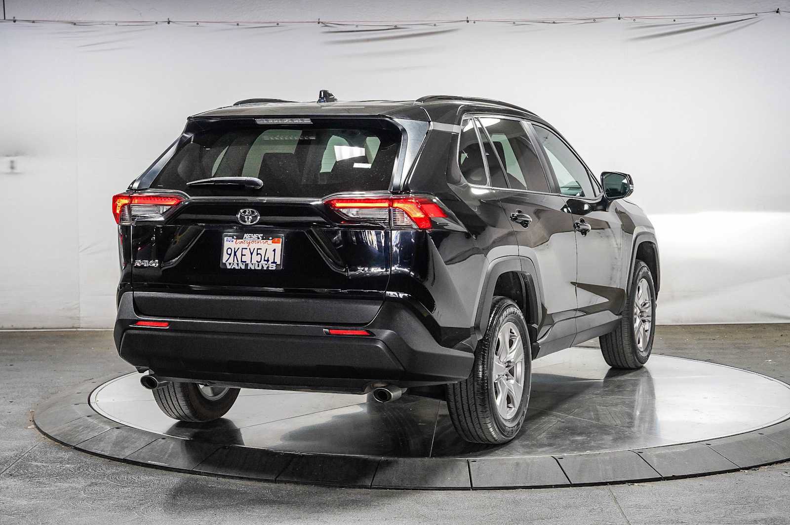 Certified 2023 Toyota RAV4 XLE w/ Convenience Package FWD image 5