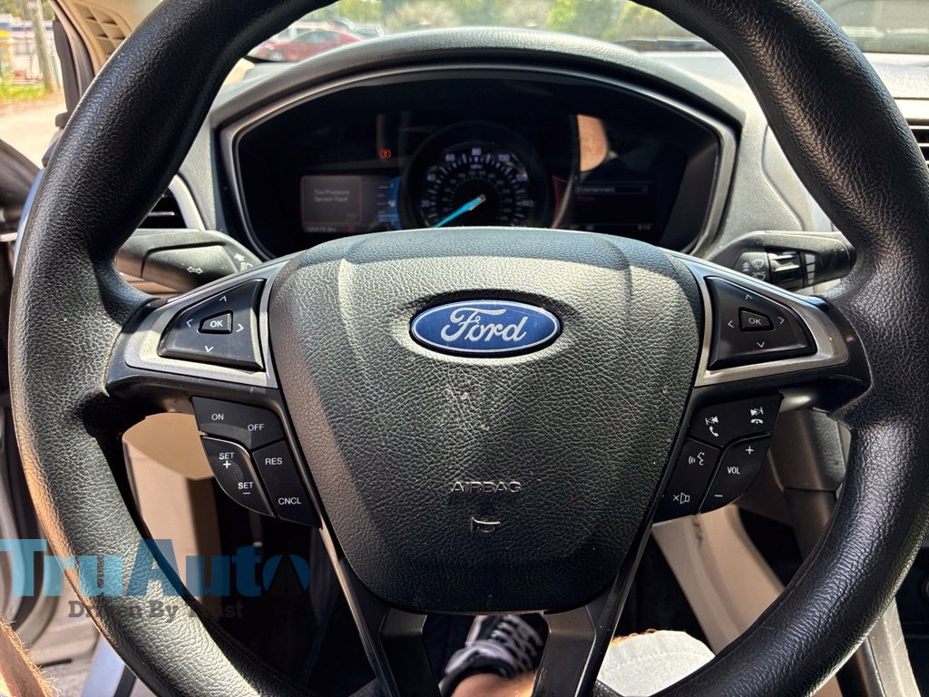 Used 2018 Ford Fusion SE w/ Fusion SE Technology Package FWD image 27
