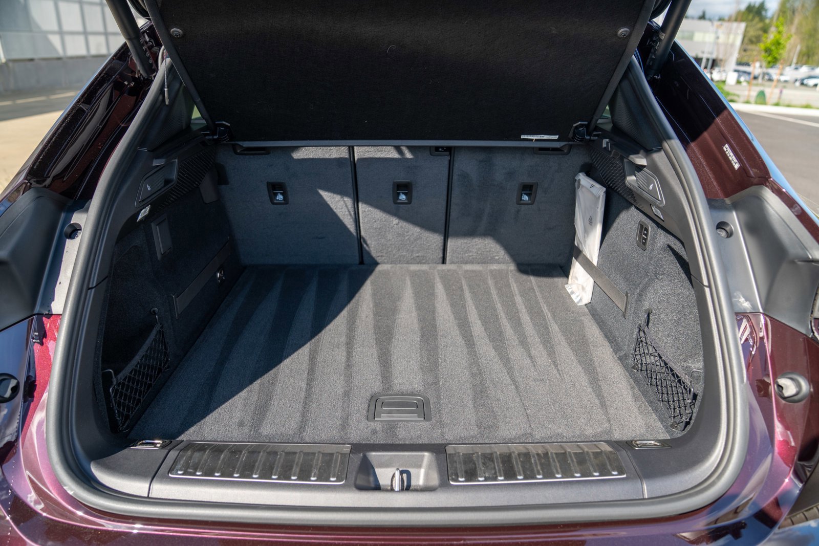 Certified 2025 Porsche Macan 4 Electric AWD/4WD image 28