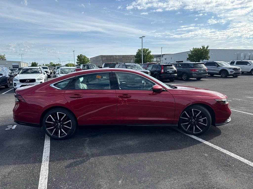 Used 2023 Honda Accord Touring image 11