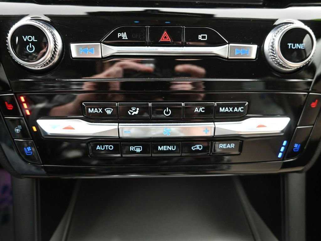 Used 2023 Ford Explorer Limited image 21