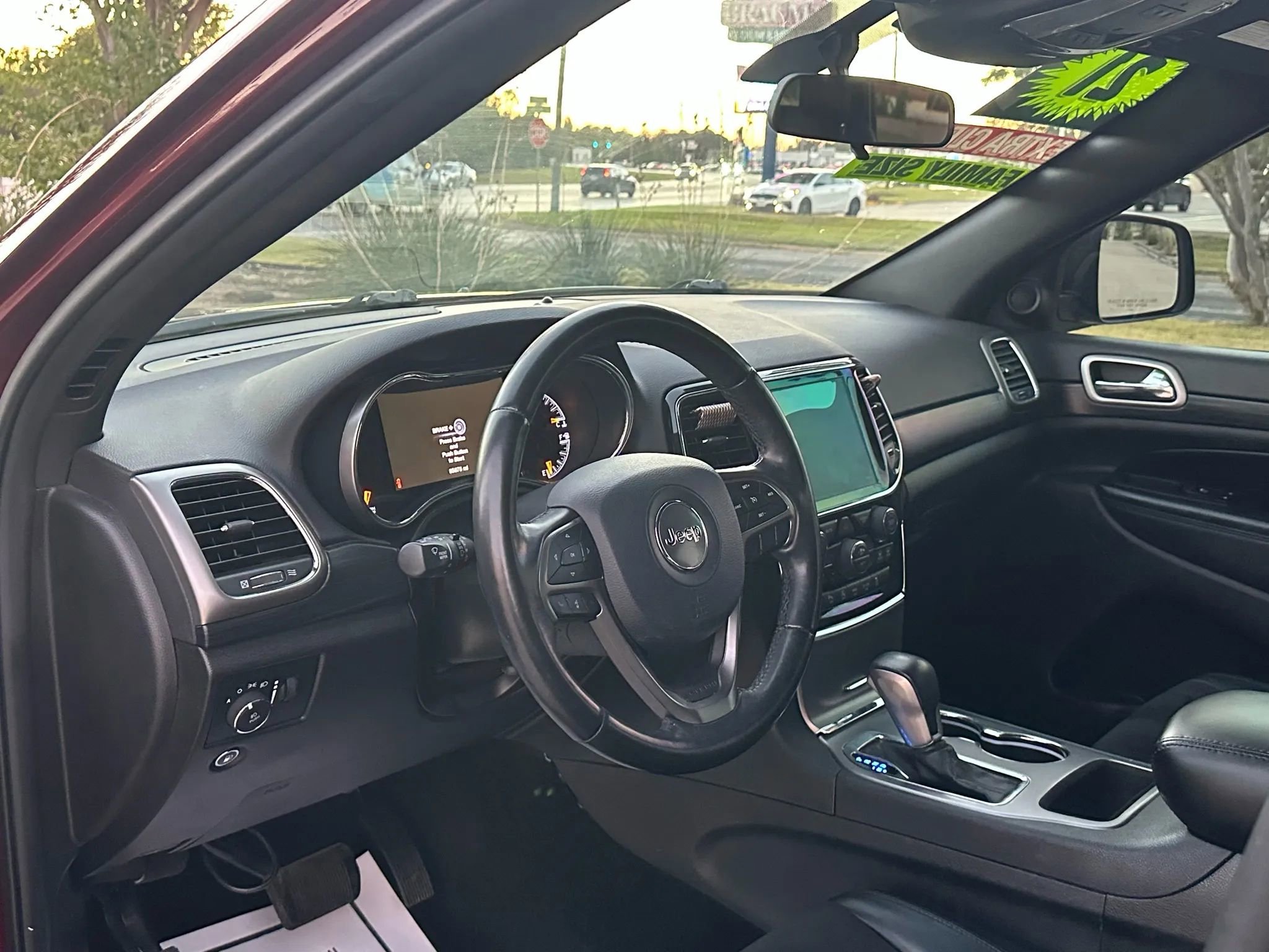 Used 2021 Jeep Grand Cherokee Laredo X image 9