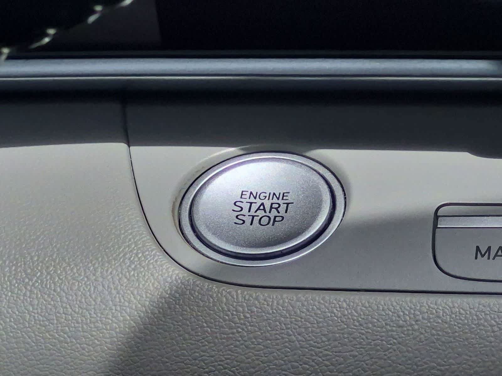 Used 2022 Hyundai Elantra Limited FWD image 17