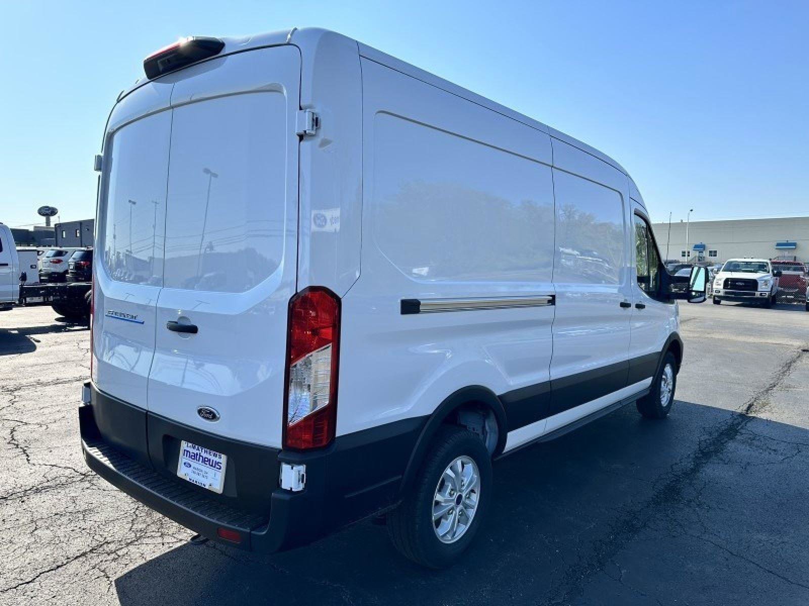 Used 2023 Ford E-Transit Medium Roof image 5