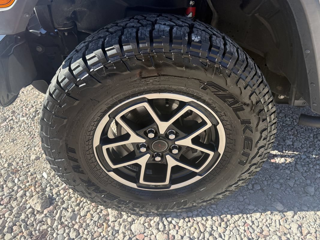 Used 2020 Jeep Gladiator Overland AWD/4WD image 9