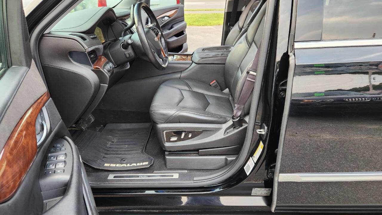Used 2015 Cadillac Escalade ESV Luxury image 27