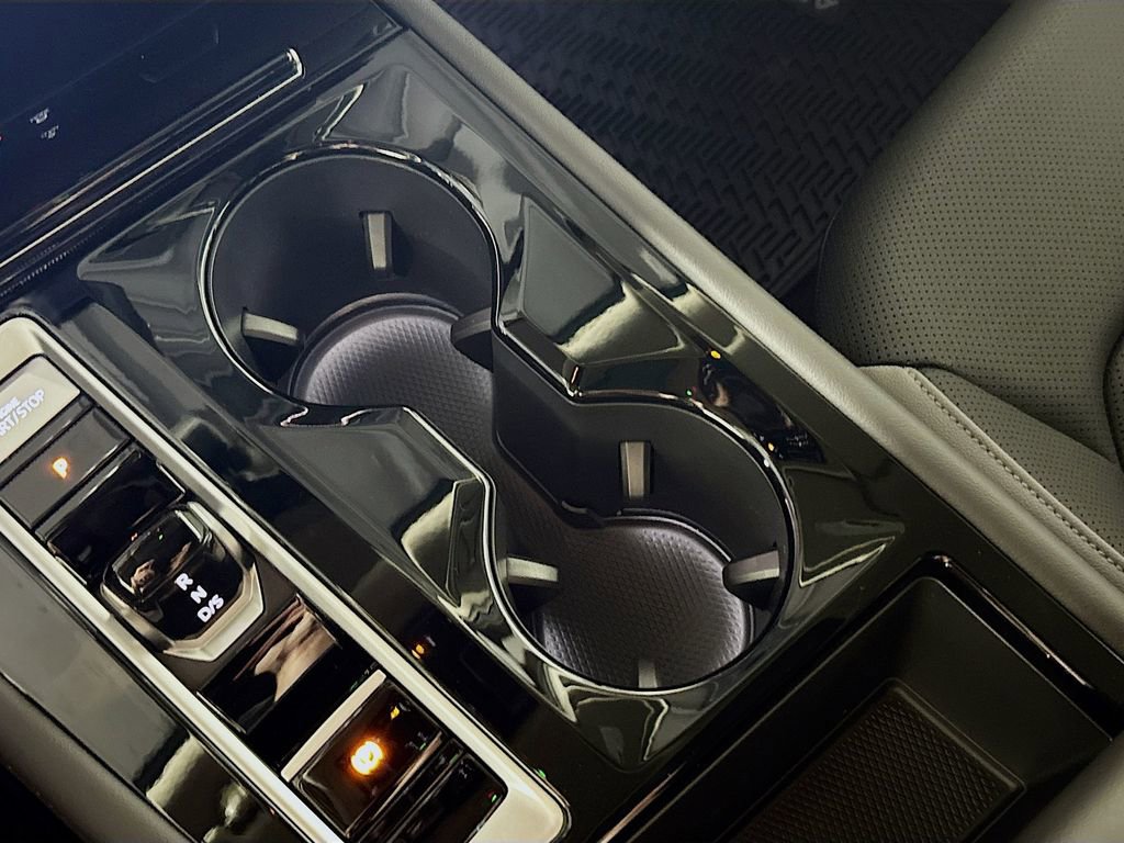 New 2025 Volkswagen Atlas Peak Edition SE image 15