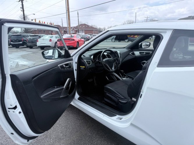 Used 2016 Hyundai Veloster w/ Option Group 02 image 4