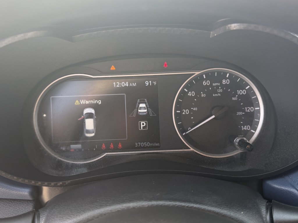 Used 2025 Nissan Versa SV FWD image 9