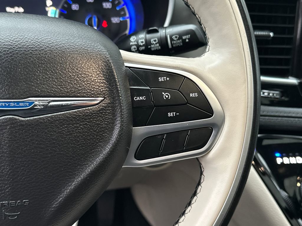Used 2019 Chrysler Pacifica Limited image 25