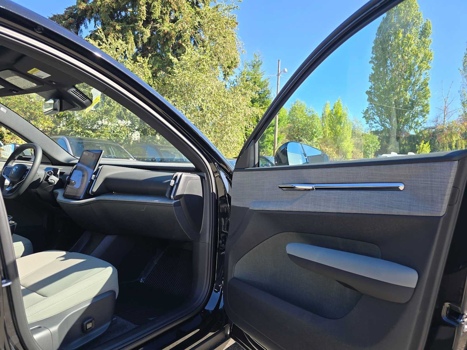 New 2026 Volvo EX30 Ultra w/ Protection Package Premier AWD/4WD image 11