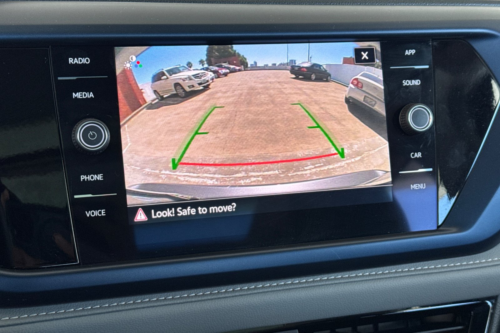 Used 2024 Volkswagen Taos SE w/ Panoramic Sunroof Package FWD image 24