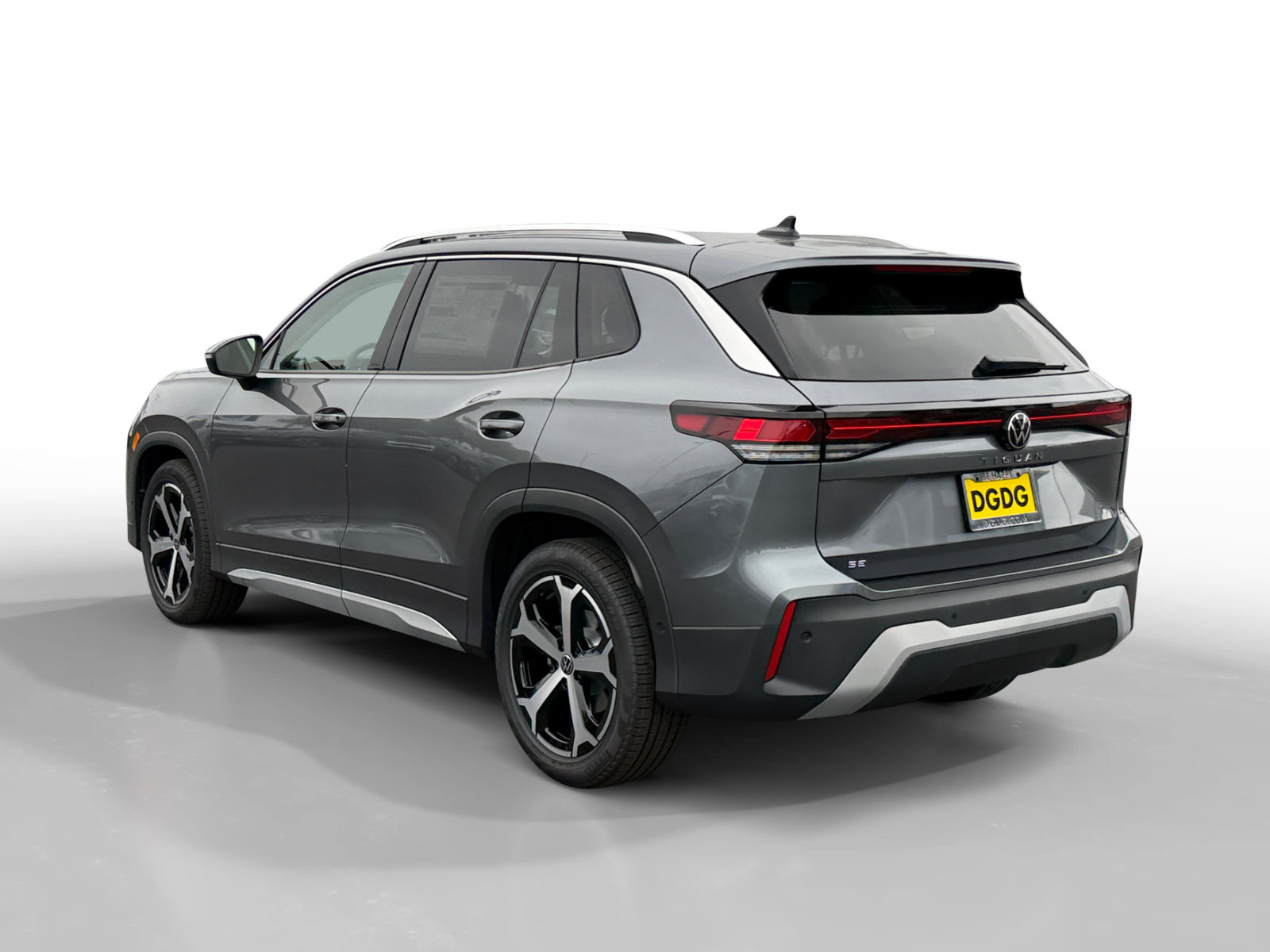 New 2026 Volkswagen Tiguan SE FWD image 3