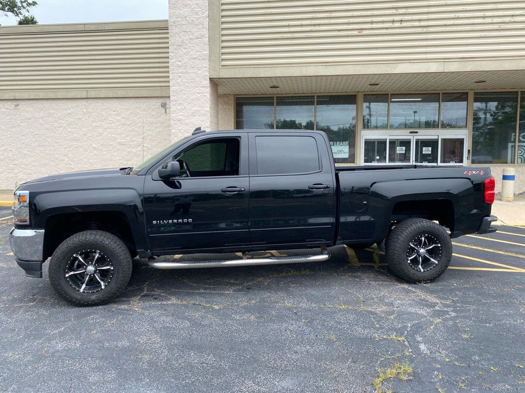 Used 2018 Chevrolet Silverado 1500 LT w/ All Star Edition image 2