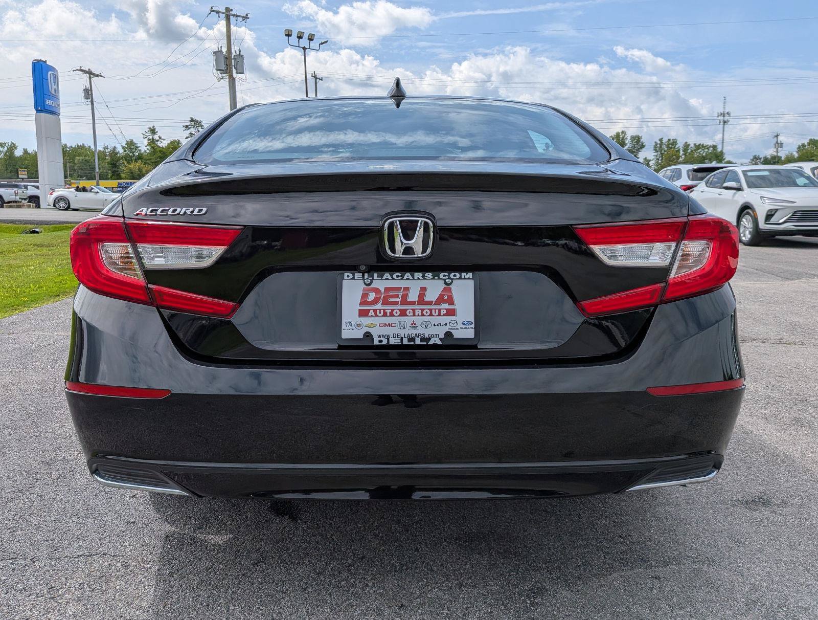 Used 2018 Honda Accord EX image 9
