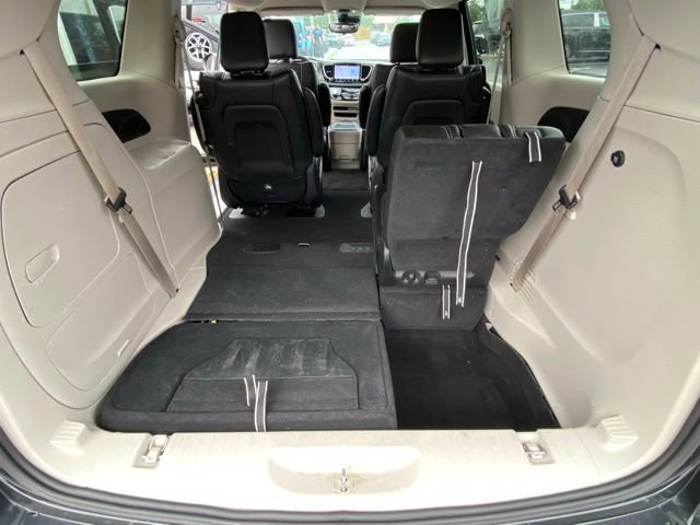 Used 2023 Chrysler Pacifica Touring-L image 25