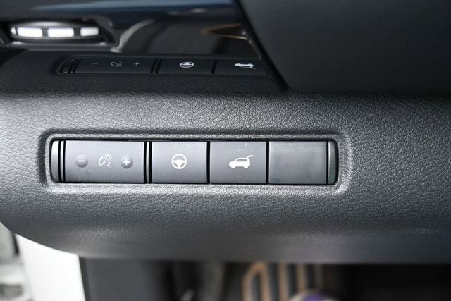 Used 2025 Nissan Pathfinder SV AWD/4WD image 25