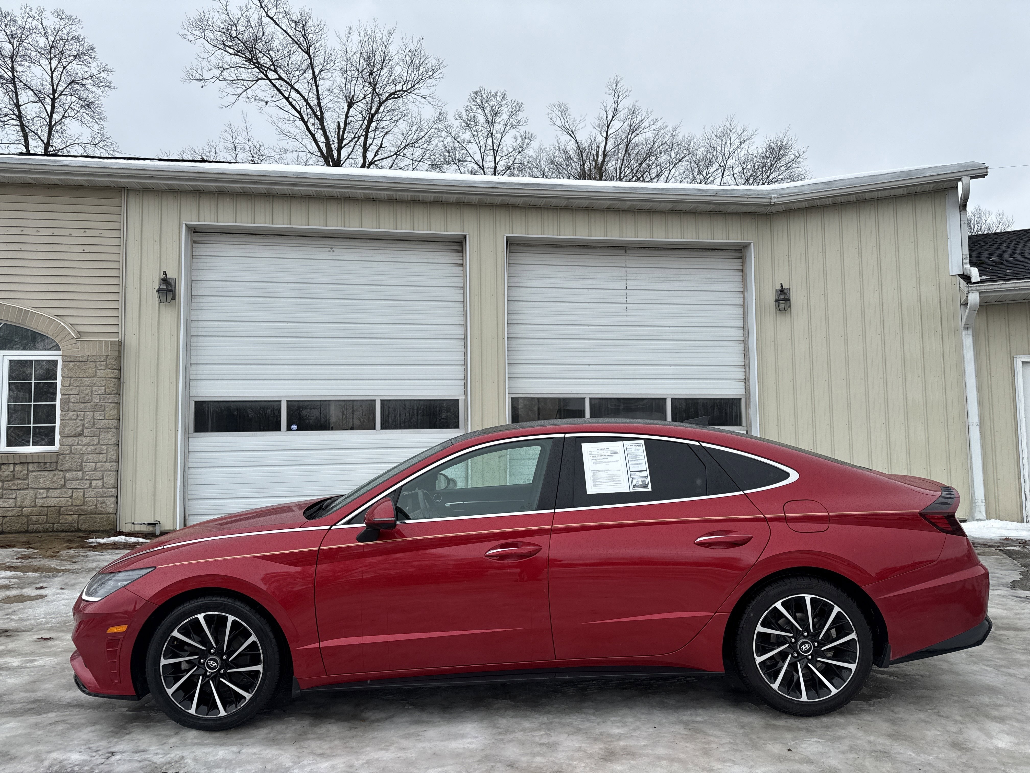 Used 2021 Hyundai Sonata Limited w/ Preferred Accessory Package image 10