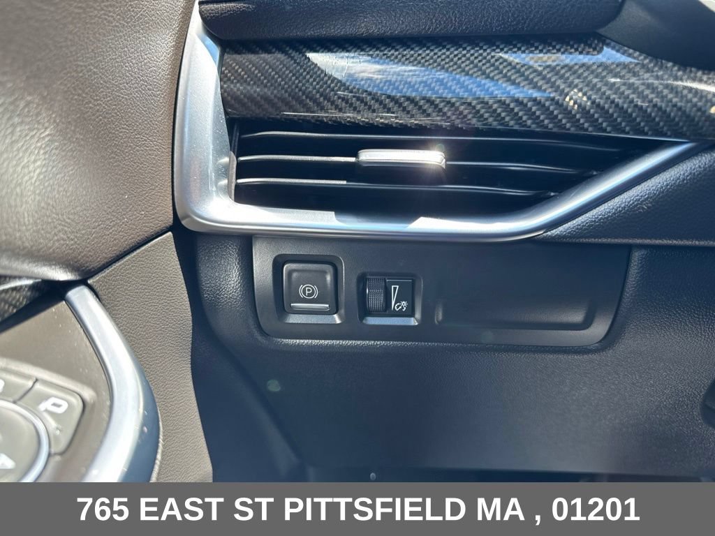 Used 2022 Cadillac XT4 Sport AWD/4WD image 33