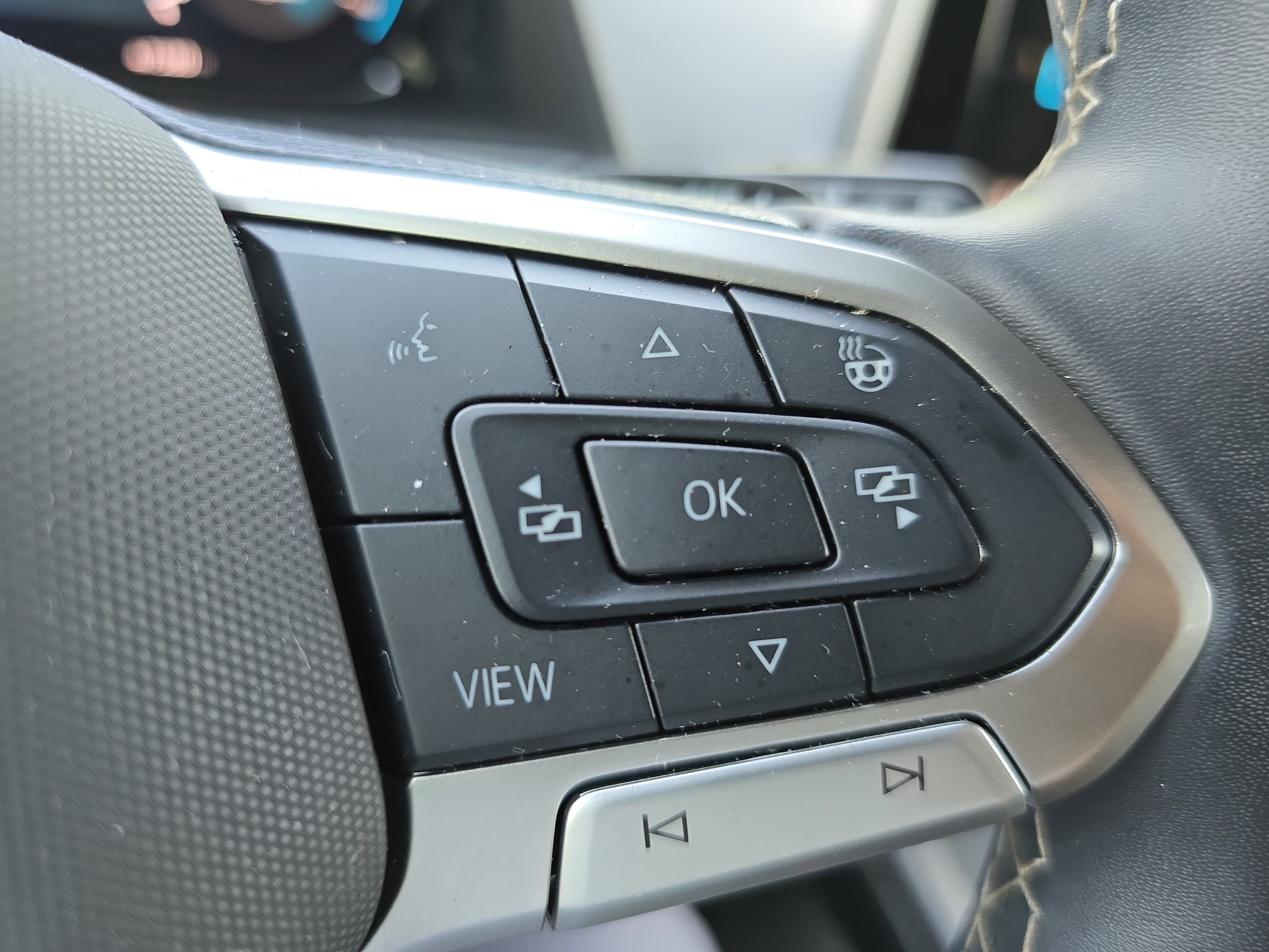 Used 2024 Volkswagen Atlas Cross Sport SE FWD image 18
