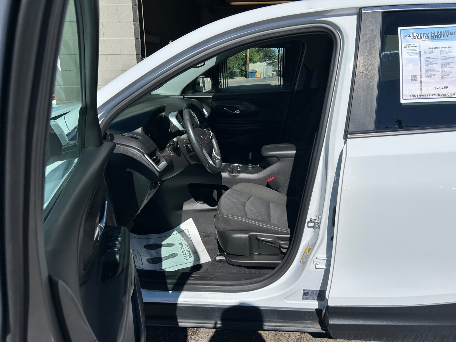Used 2024 GMC Terrain SLE FWD image 13