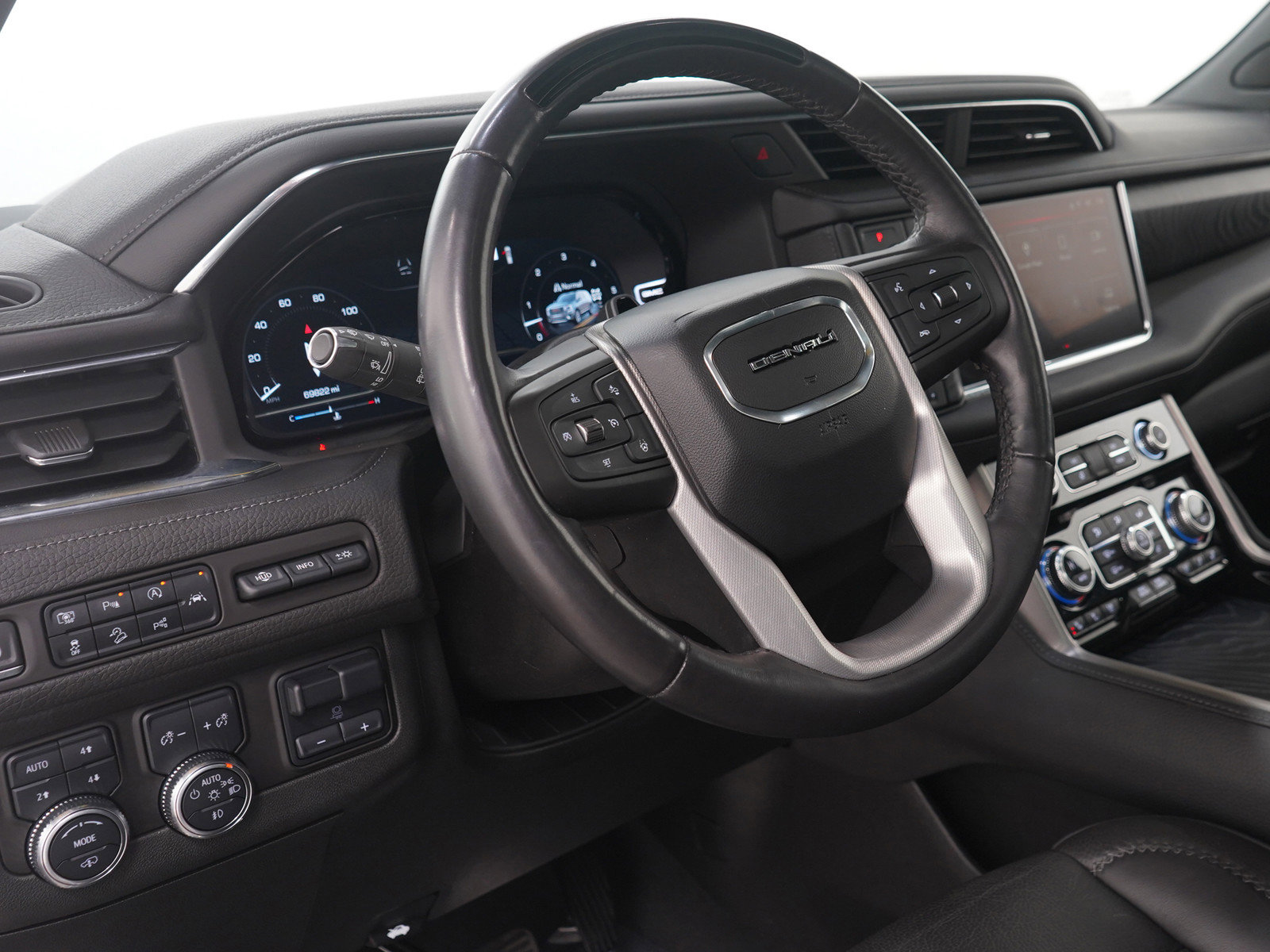 Used 2023 GMC Yukon Denali w/ Denali Reserve Package image 27