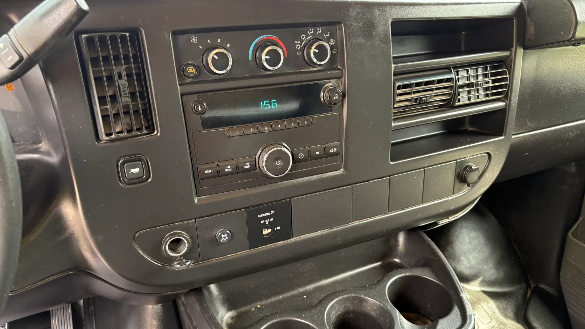 Used 2011 Chevrolet Express 2500 RWD image 19