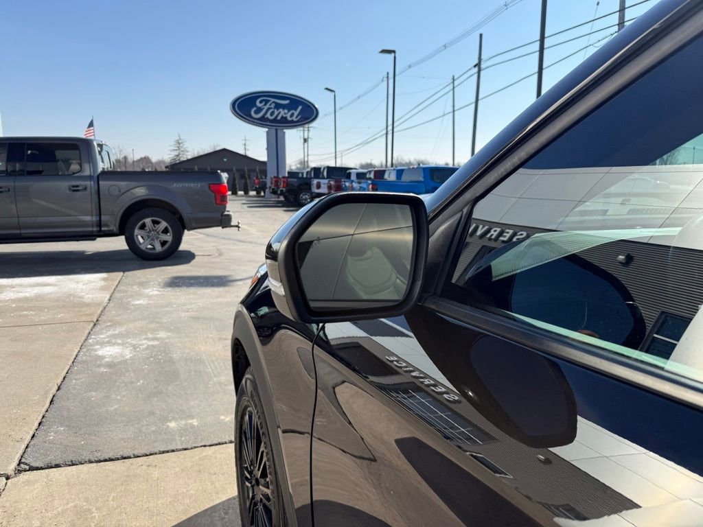 Used 2023 Ford Explorer Platinum w/ Technology Package image 23