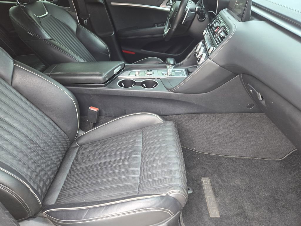 Used 2022 Genesis G70 3.3T RWD image 9