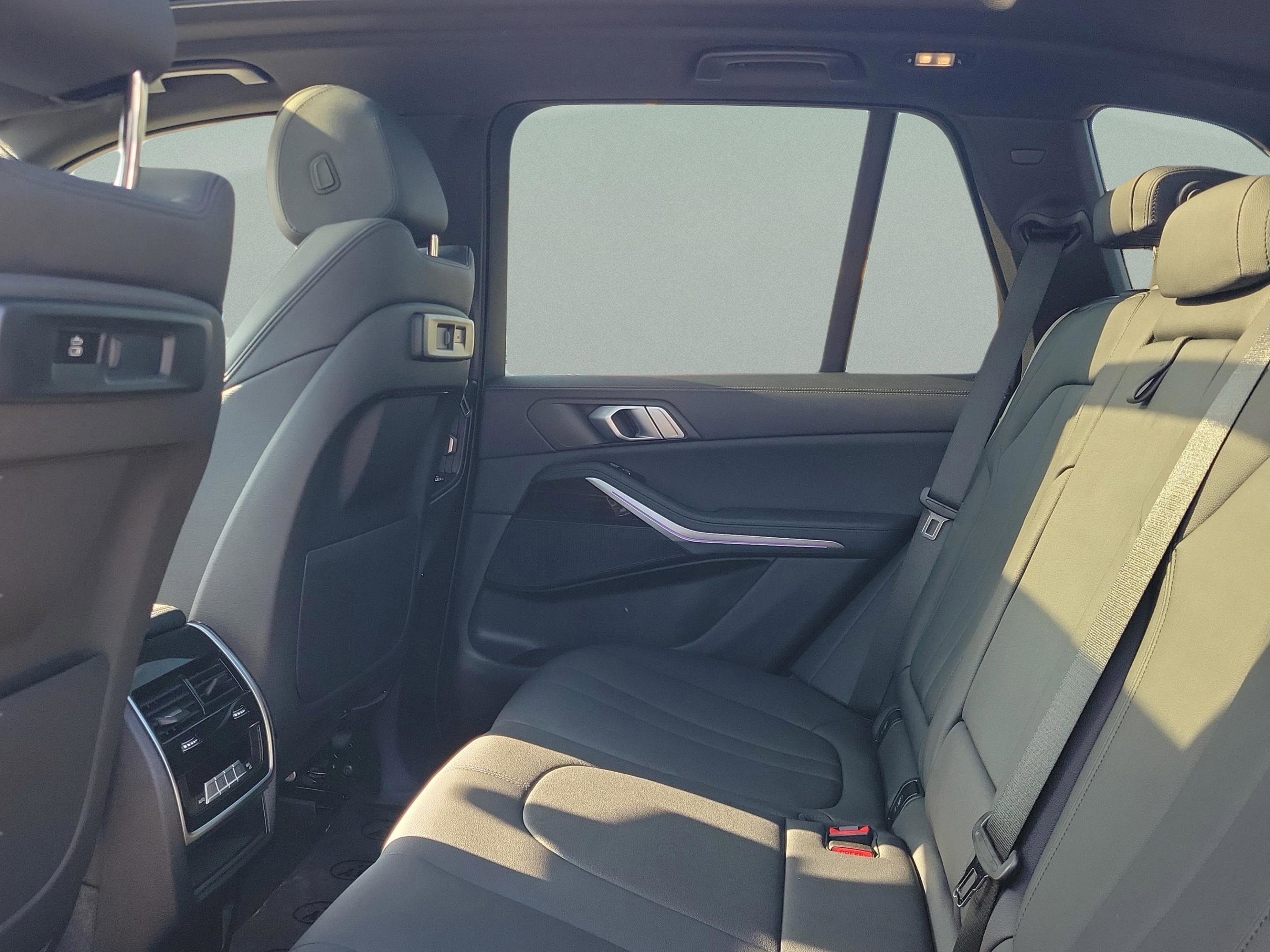 Used 2020 BMW X5 sDrive40i w/ Convenience Package image 13