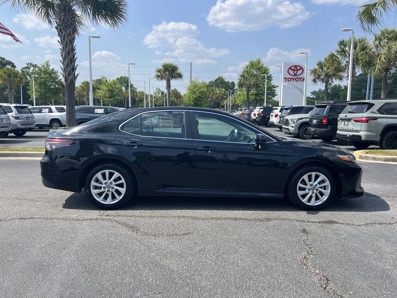 Used 2024 Toyota Camry LE FWD image 11