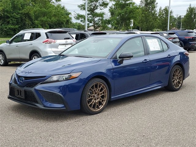 Used 2024 Toyota Camry SE image 2