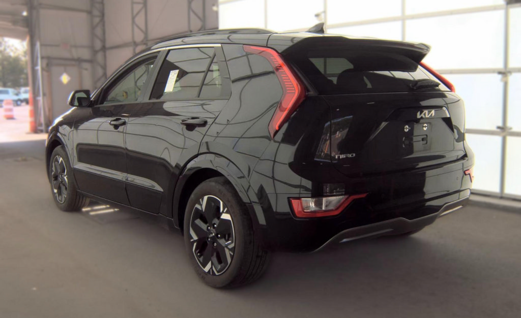 Certified 2023 Kia Niro Wind w/ Wind Preserve Package FWD image 8
