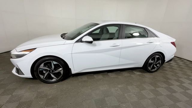 Certified 2023 Hyundai Elantra Limited w/ Winter Weather Package FWD image 8