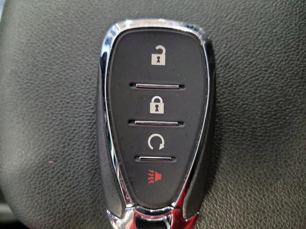 Used 2025 Chevrolet Trax LT w/ LT Convenience Package FWD image 32