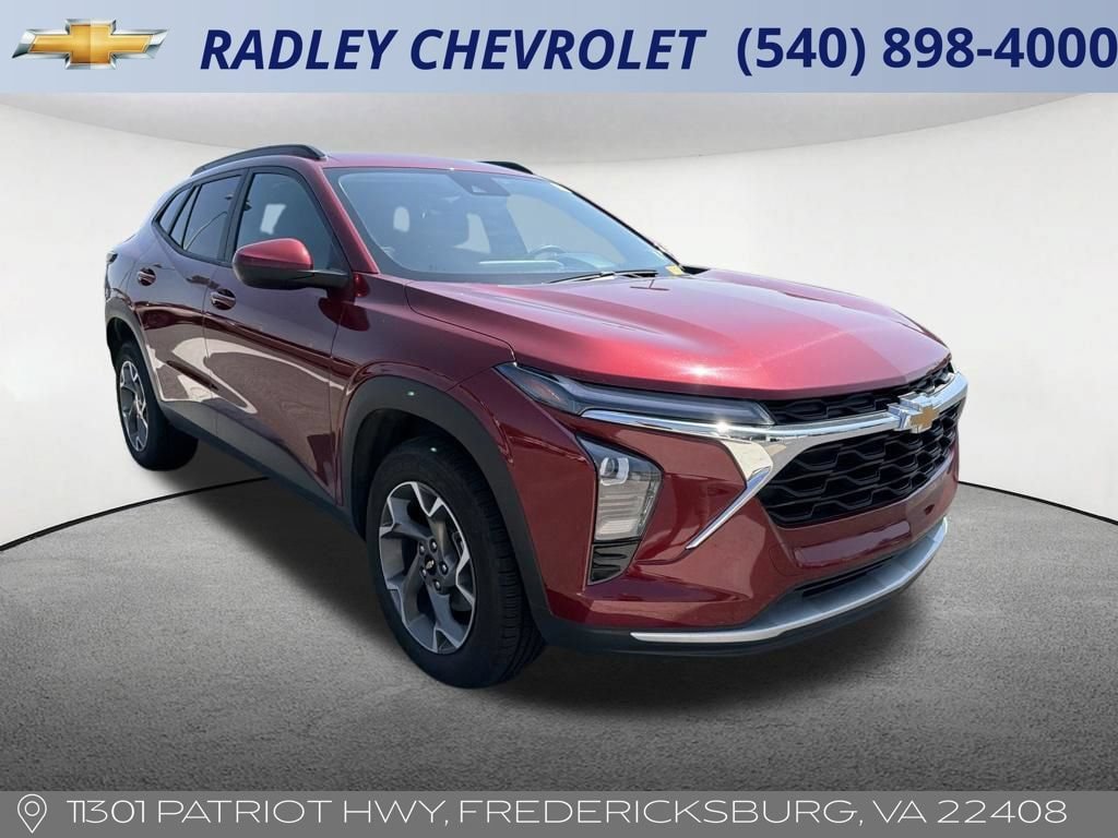 Used 2025 Chevrolet Trax LT FWD image 4