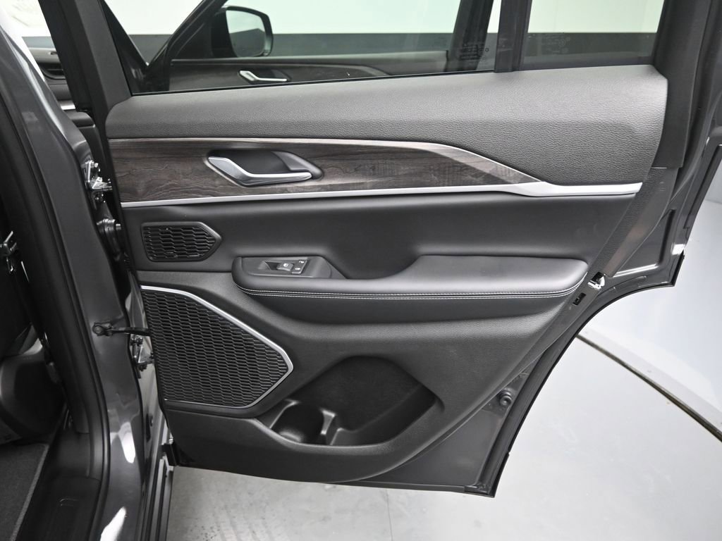 New 2026 Jeep Grand Cherokee Limited image 16