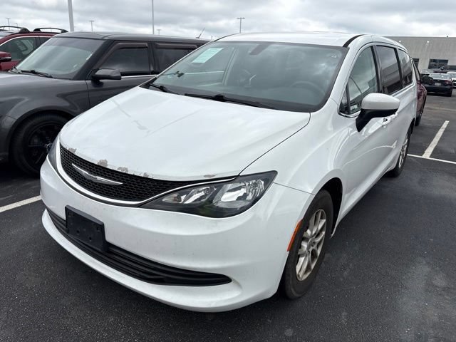 Used 2017 Chrysler Pacifica Touring FWD image 3