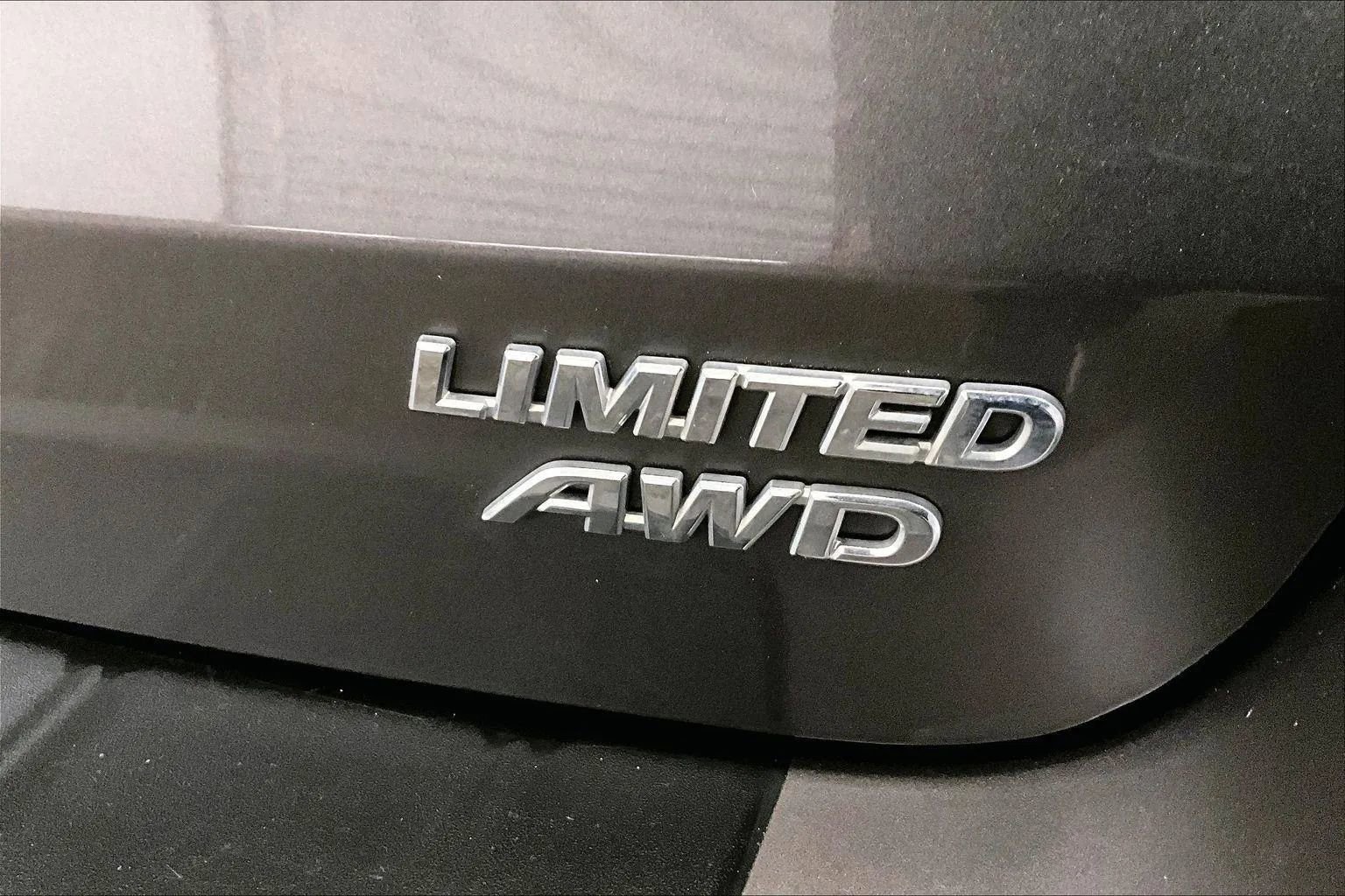 Used 2015 Toyota Sienna Limited Premium image 14