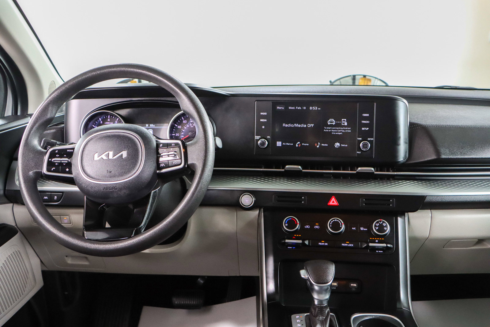 Used 2023 Kia Carnival LX image 17