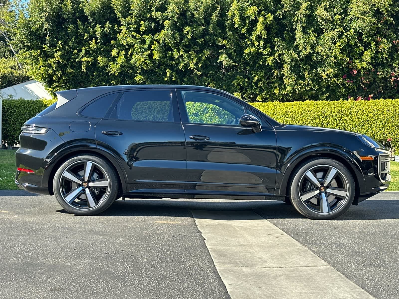 New 2026 Porsche Cayenne GTS AWD/4WD image 9