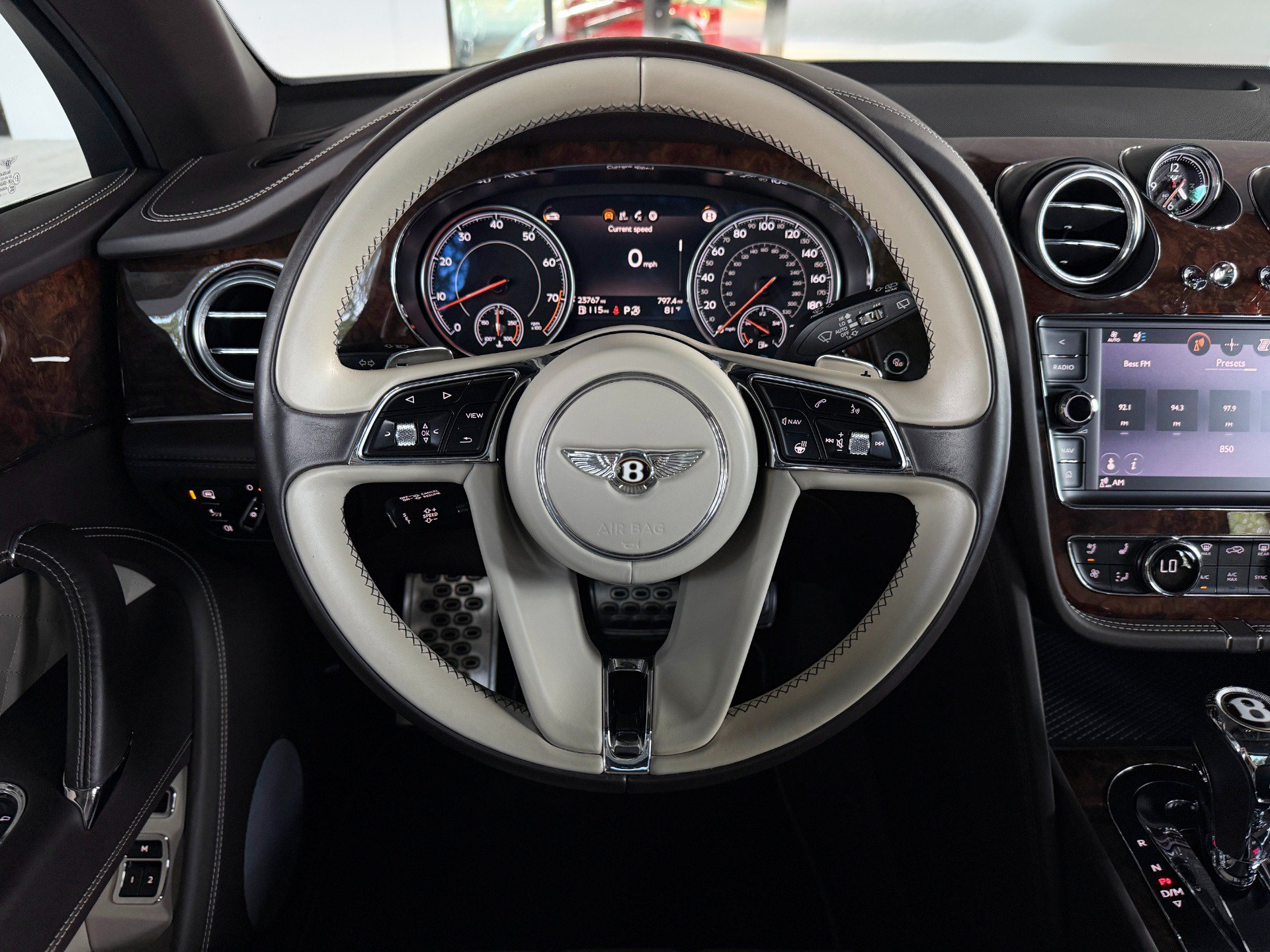Used 2019 Bentley Bentayga AWD/4WD image 47