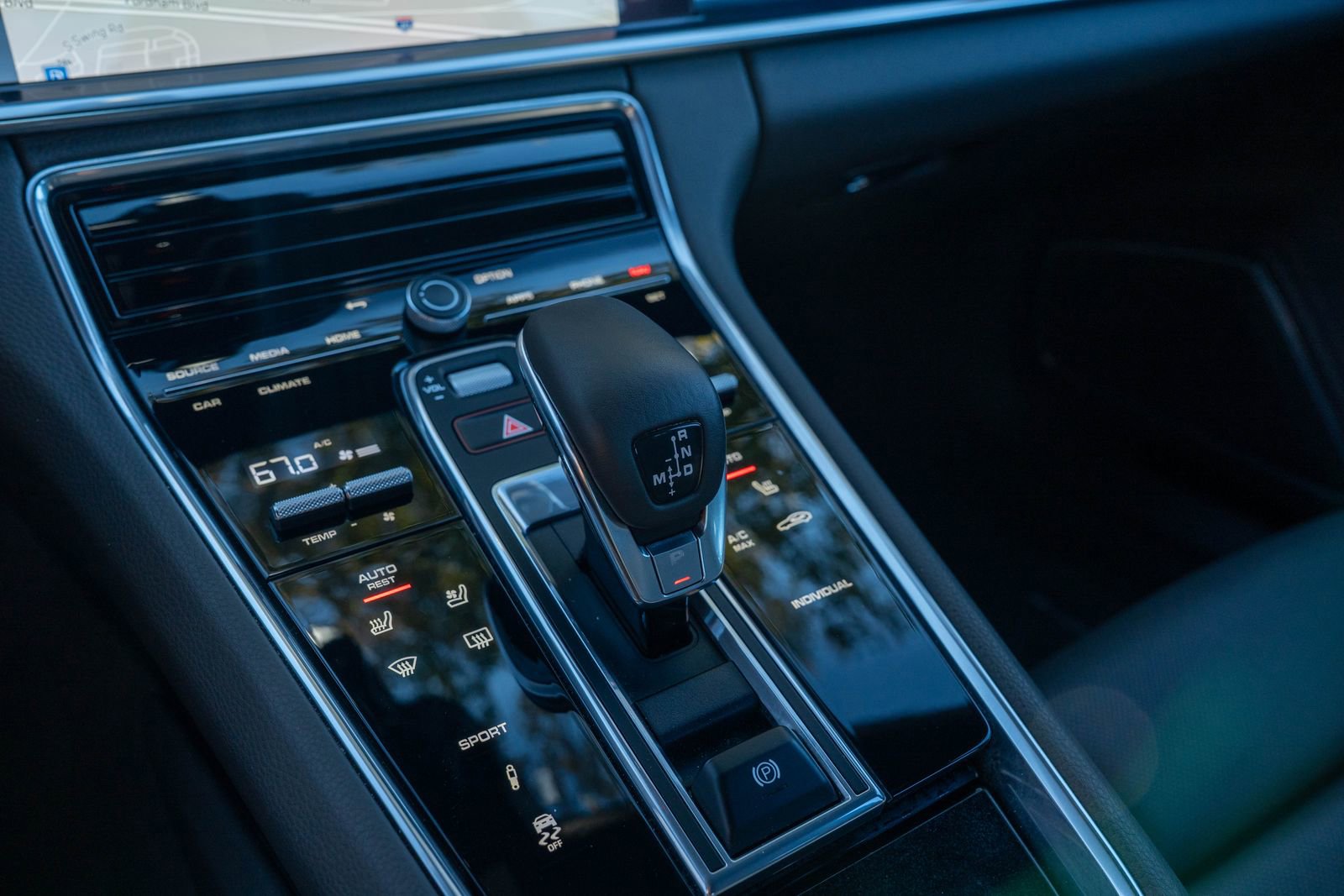 Certified 2023 Porsche Panamera Platinum Edition image 31