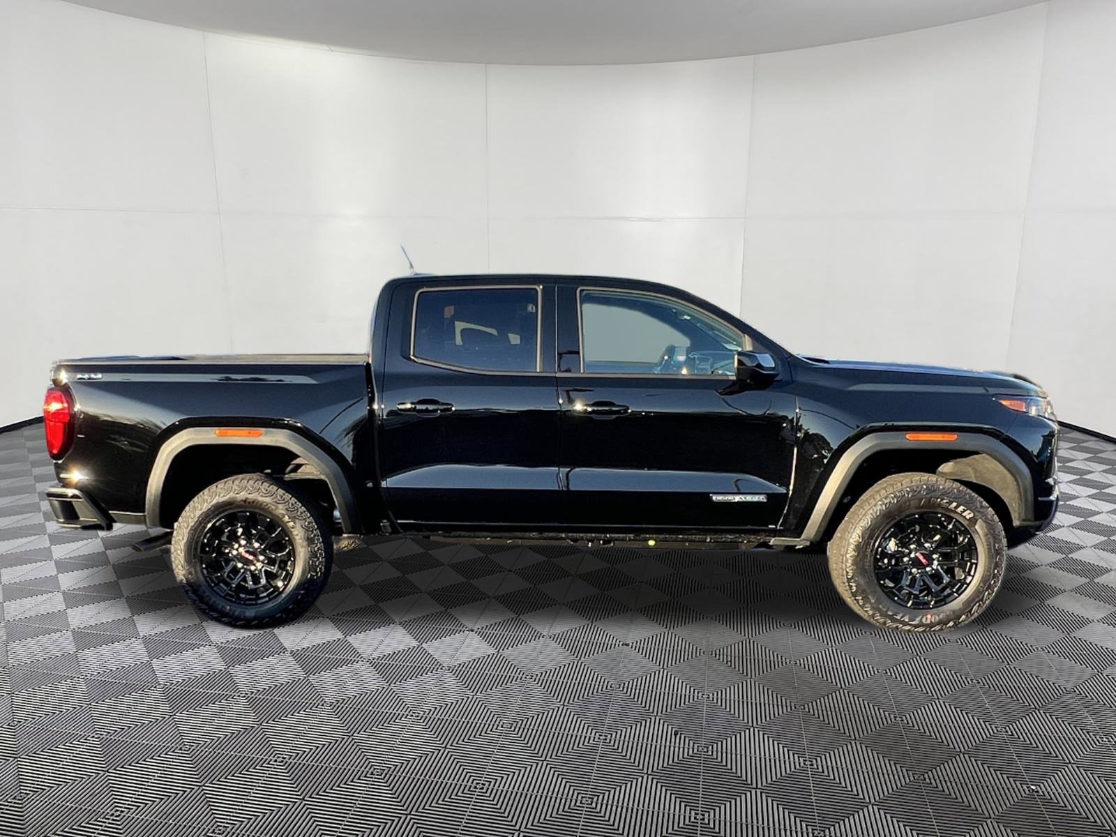 New 2026 GMC Canyon Elevation w/ Convenience Package image 7