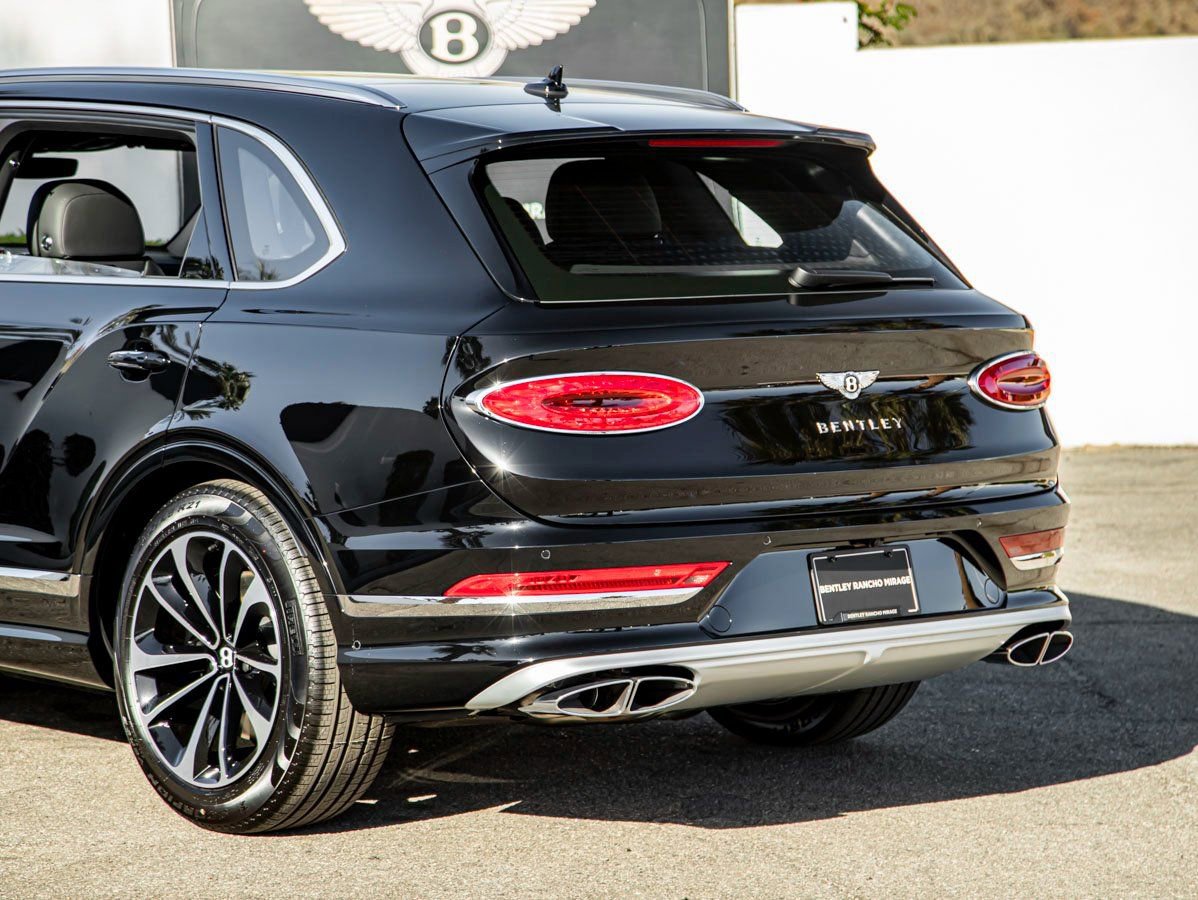 Used 2024 Bentley Bentayga Extended Wheelbase AWD/4WD image 12