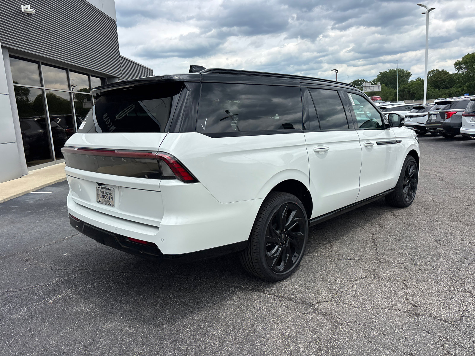 New 2026 Lincoln Navigator L Black Label AWD/4WD image 7