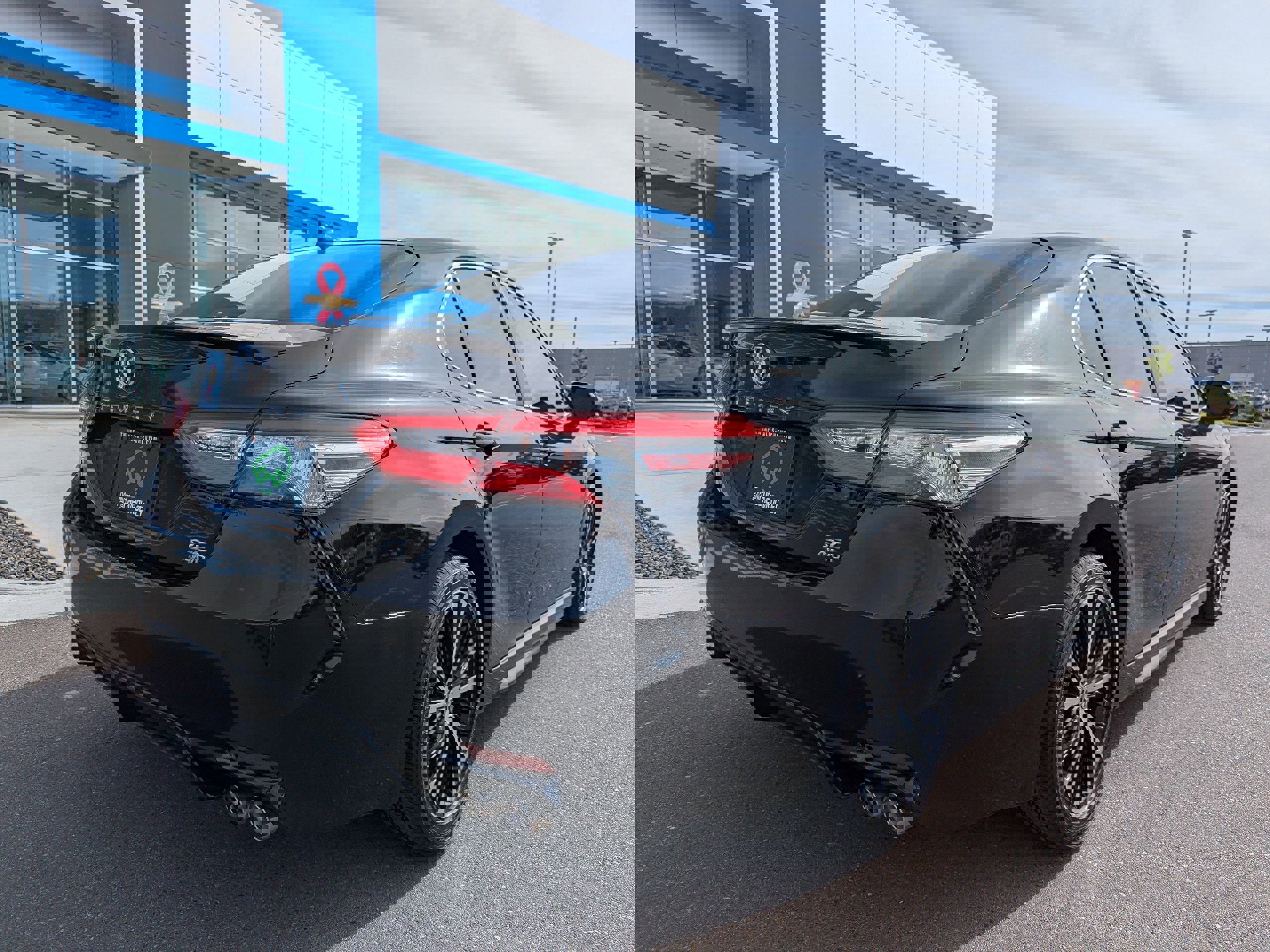 Used 2020 Toyota Camry SE w/ Cold Weather Package image 34